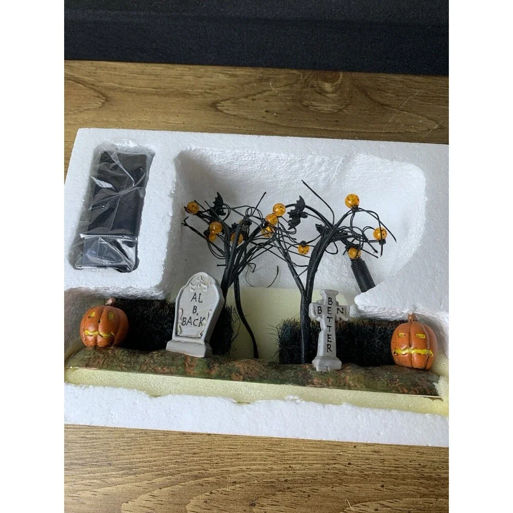 Dept 56 Halloween Jack O Lantern Yard 4038883 Front Pumpkin Lights Tombstones